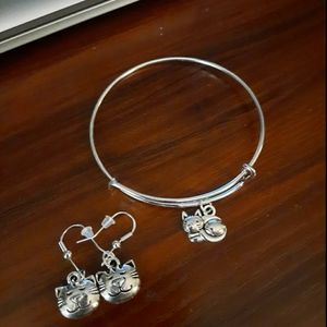 Charming bangles and earrings set